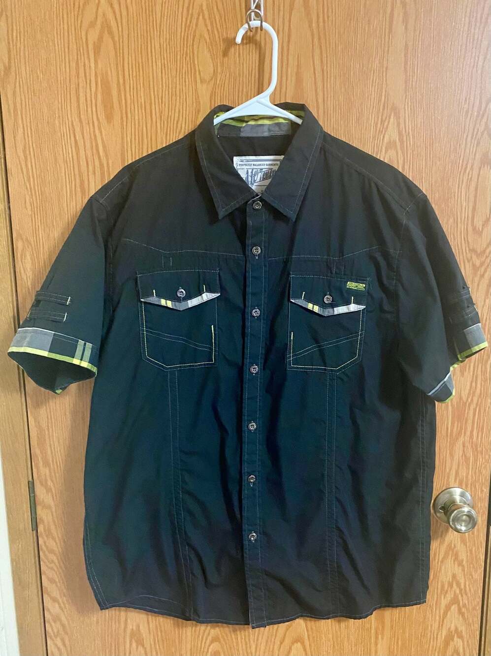 M.O. Seven Men's Black Short Sleeve Button Up Shirt with Plaid Accents XL